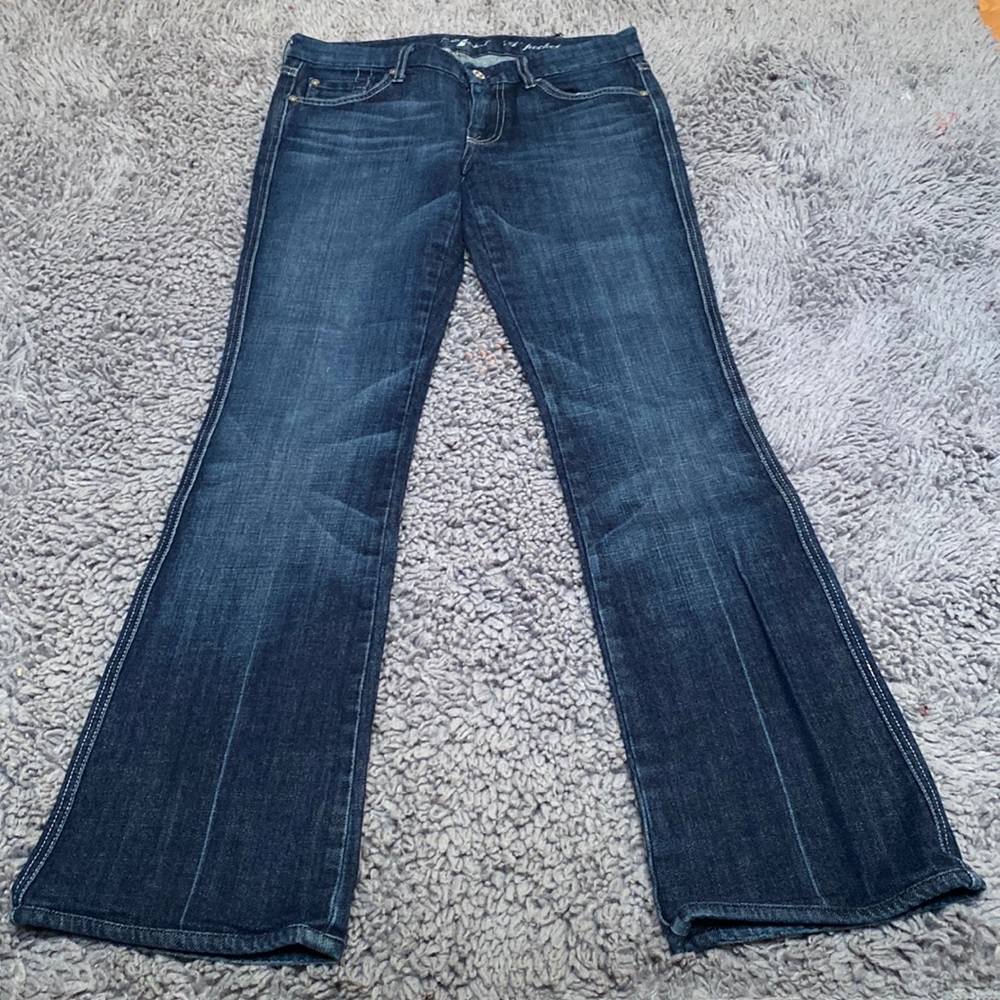 This are some really nice 7 for all jeans in very good condition
